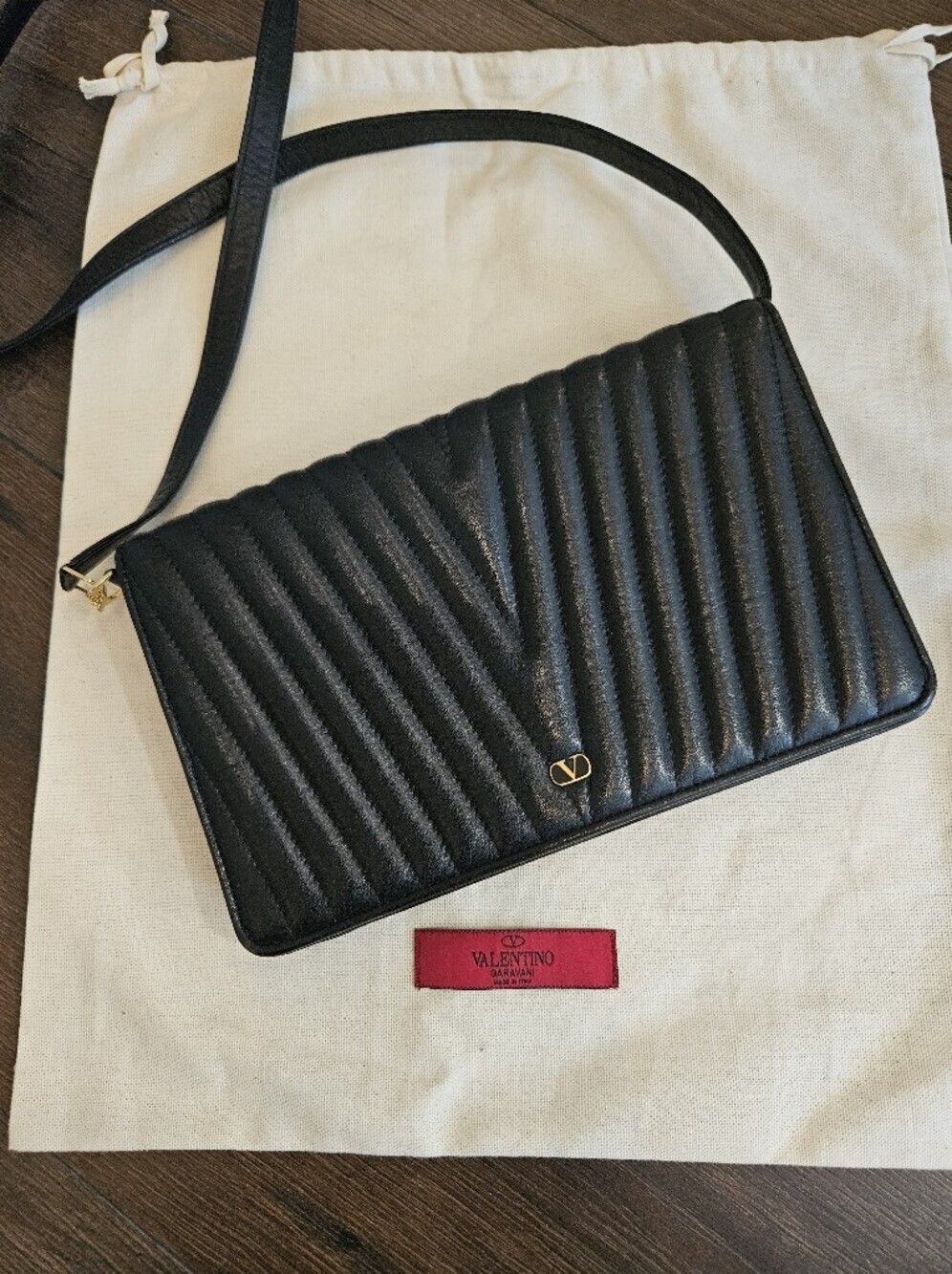 Valentino Black Leather Crossbody Clutch Chevron Pattern V Logo Vintage + COA - Picture 2 of 15